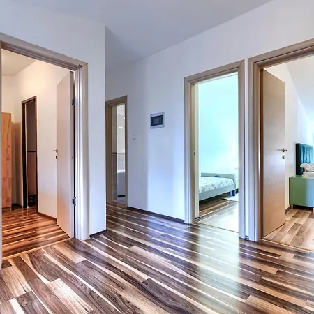 L&v By Interhome Apartment Galižana