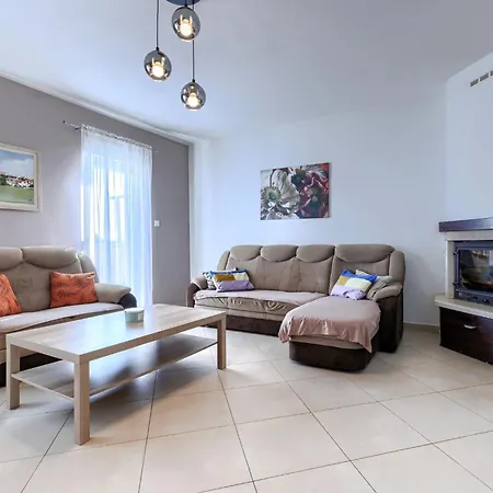 L&v By Interhome *