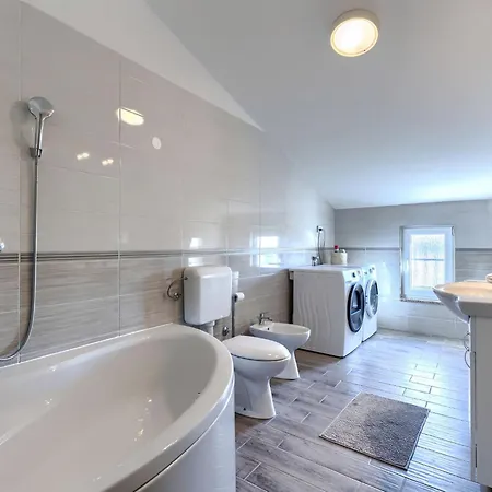 L&v By Interhome