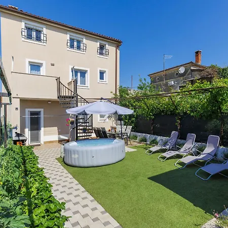 L&v By Interhome
