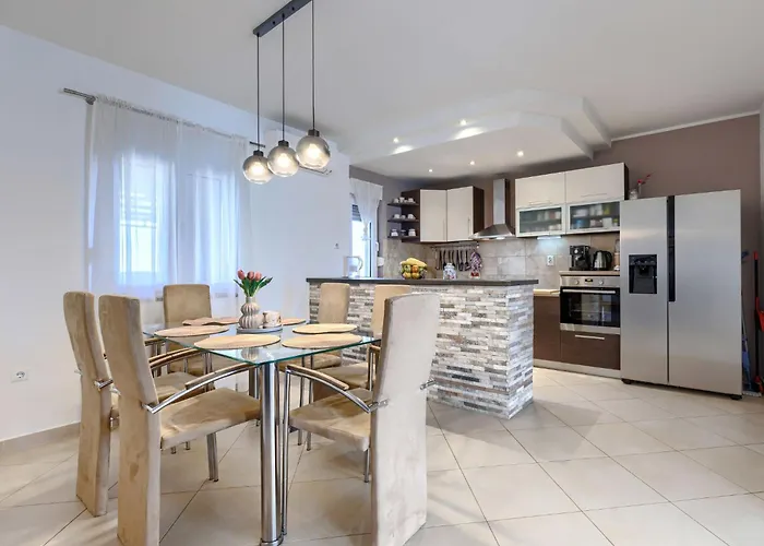 L&v By Interhome