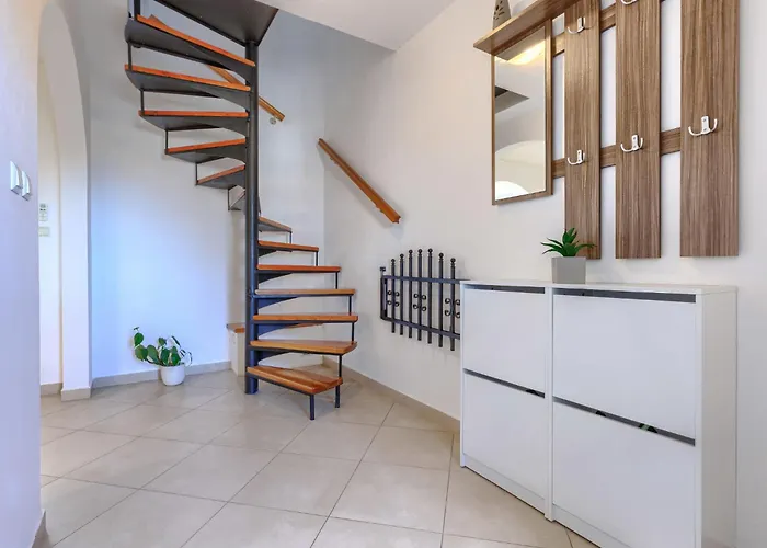 L&v By Interhome