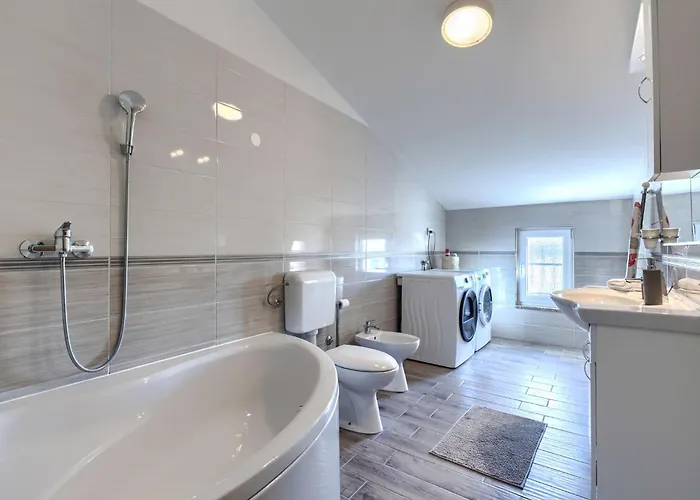 L&v By Interhome